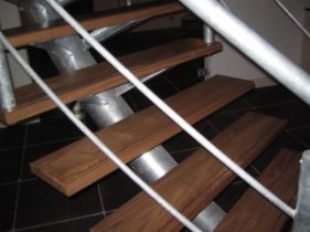 Stalen trap stalentrap renovatie RVS Antislip